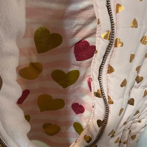 🩷🤍Valentine’s Day vest and long sleeve bundle🩷🤍 - Picture 2 of 5